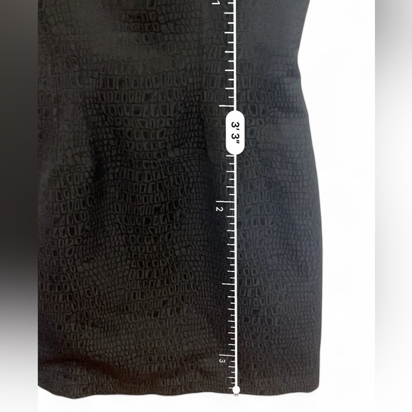 Tahari cap sleeve textured black dress with back slit size 14 - Picture 16 of 16